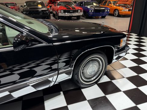 Used 1995 Cadillac Fleetwood Brougham RWD image 15