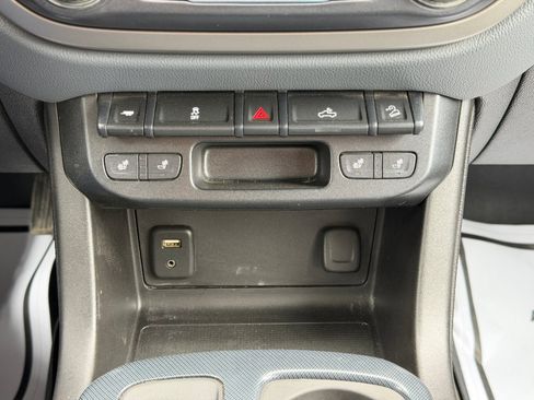 Used 2016 Chevrolet Colorado Z71 image 12