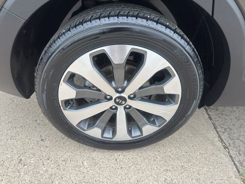Used 2020 Kia Telluride S AWD/4WD image 9