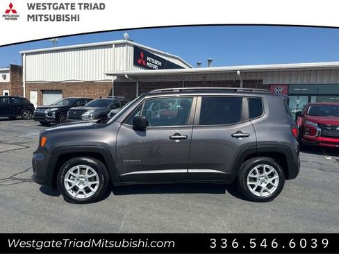 Used 2019 Jeep Renegade Latitude FWD image 3