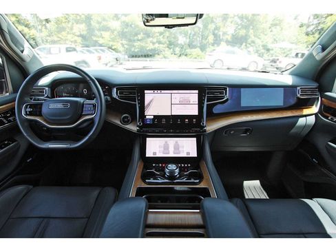 Used 2023 Jeep Grand Wagoneer Series II w/ Premium Group II AWD/4WD image 7