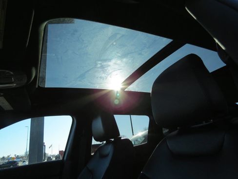 Used 2024 Jeep Compass Limited w/ Sun and Sound Group image 24