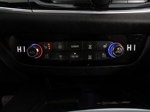 Used 2022 Buick Enclave Avenir w/ Avenir Technology Package image 8