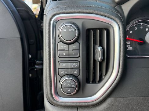 Used 2022 Chevrolet Silverado 1500 LTZ w/ LTZ Convenience Package II AWD/4WD image 29