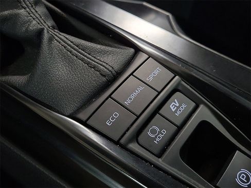 Used 2025 Toyota Camry SE image 25