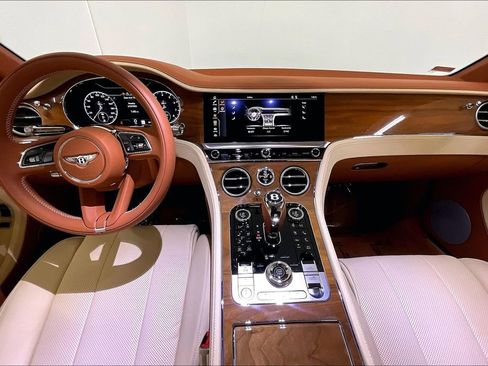 Used 2024 Bentley Continental GT image 22