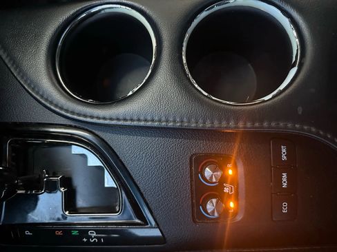 Used 2013 Toyota Avalon Limited image 20