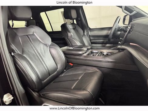 Used 2023 Jeep Wagoneer Series III w/ Preferred Equipment Group AWD/4WD image 10