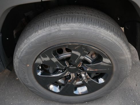 Certified 2021 Toyota RAV4 LE AWD/4WD image 7