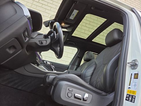 Used 2023 BMW X5 xDrive40i w/ Executive Package image 18