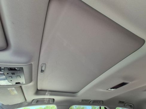 Used 2019 Lexus LX 570 4WD w/ Luxury Package image 16
