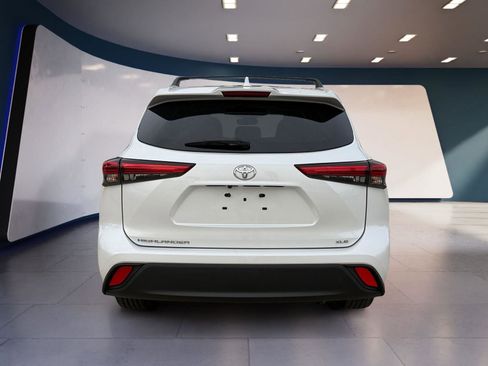 Used 2022 Toyota Highlander XLE image 4