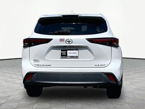 Used 2024 Toyota Highlander XLE AWD/4WD image 5