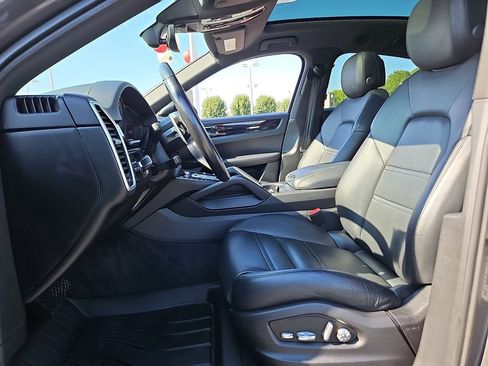 Used 2021 Porsche Cayenne Coupe AWD/4WD image 8