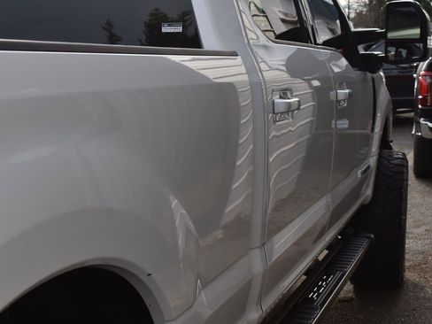 Used 2022 Ford F250 Lariat w/ Black Appearance Package image 19