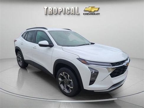 New 2026 Chevrolet Trax LT w/ Driver Confidence Package image 7