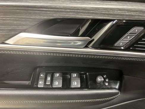 Used 2023 Jeep Wagoneer L Series II AWD/4WD image 13