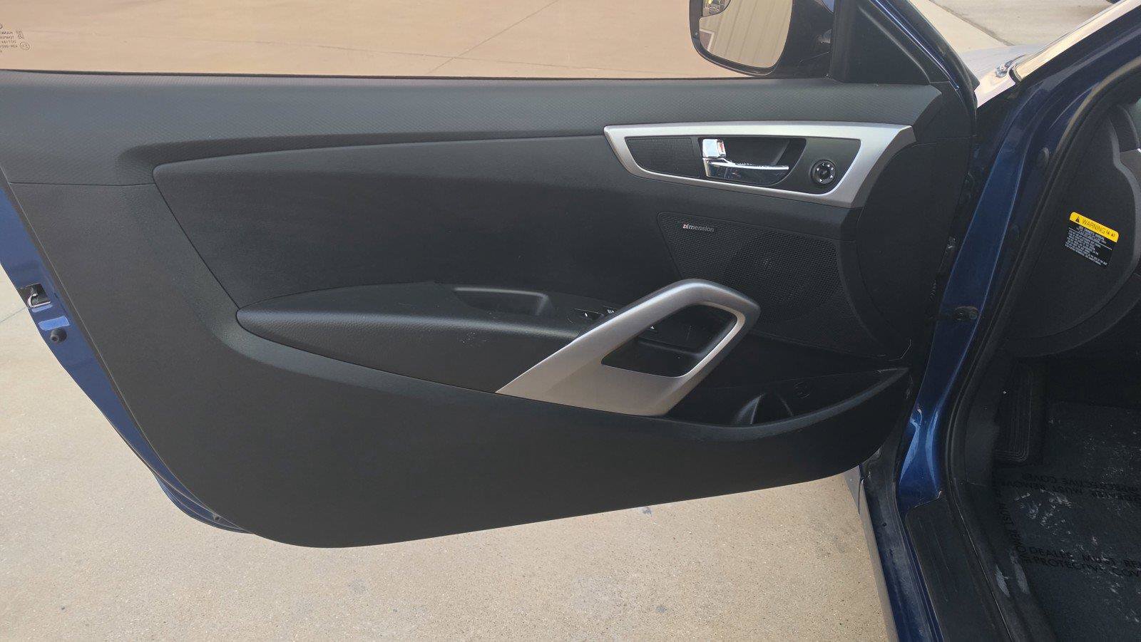 Used 2017 Hyundai Veloster Value Edition FWD image 23