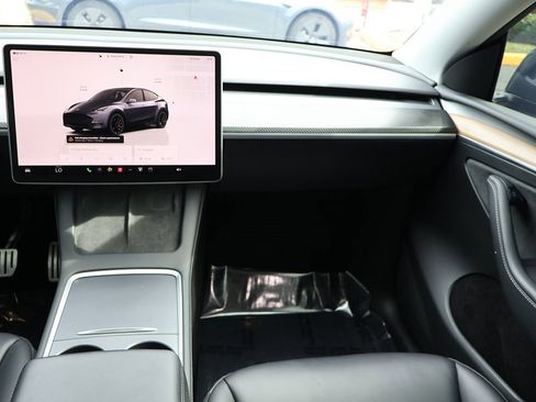 Used 2023 Tesla Model Y Long Range image 39