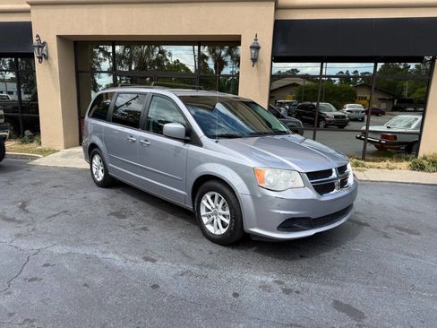 Used 2014 Dodge Grand Caravan SXT FWD image 1