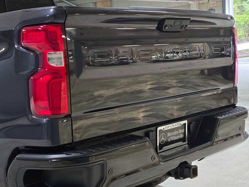 Used 2022 Chevrolet Silverado 1500 ZR2 w/ Technology Package image 13