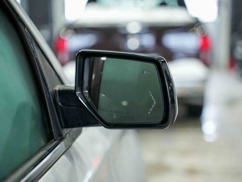 Used 2019 Chevrolet Suburban Premier image 16