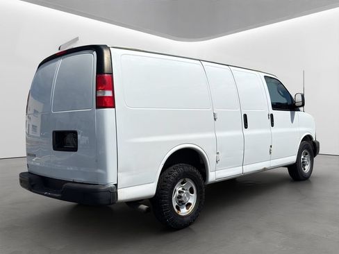 Used 2017 Chevrolet Express 2500 RWD image 30