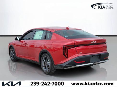 New 2026 Kia K4 LXS FWD image 4