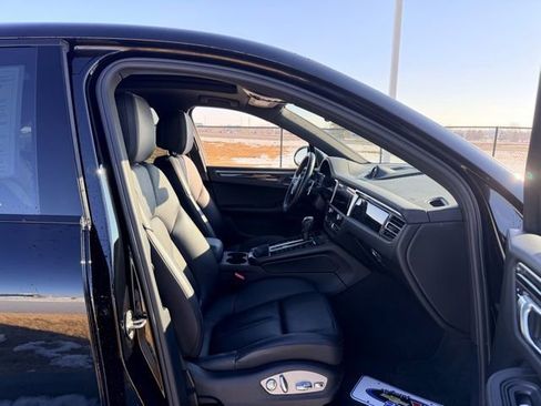 Used 2022 Porsche Macan S image 11