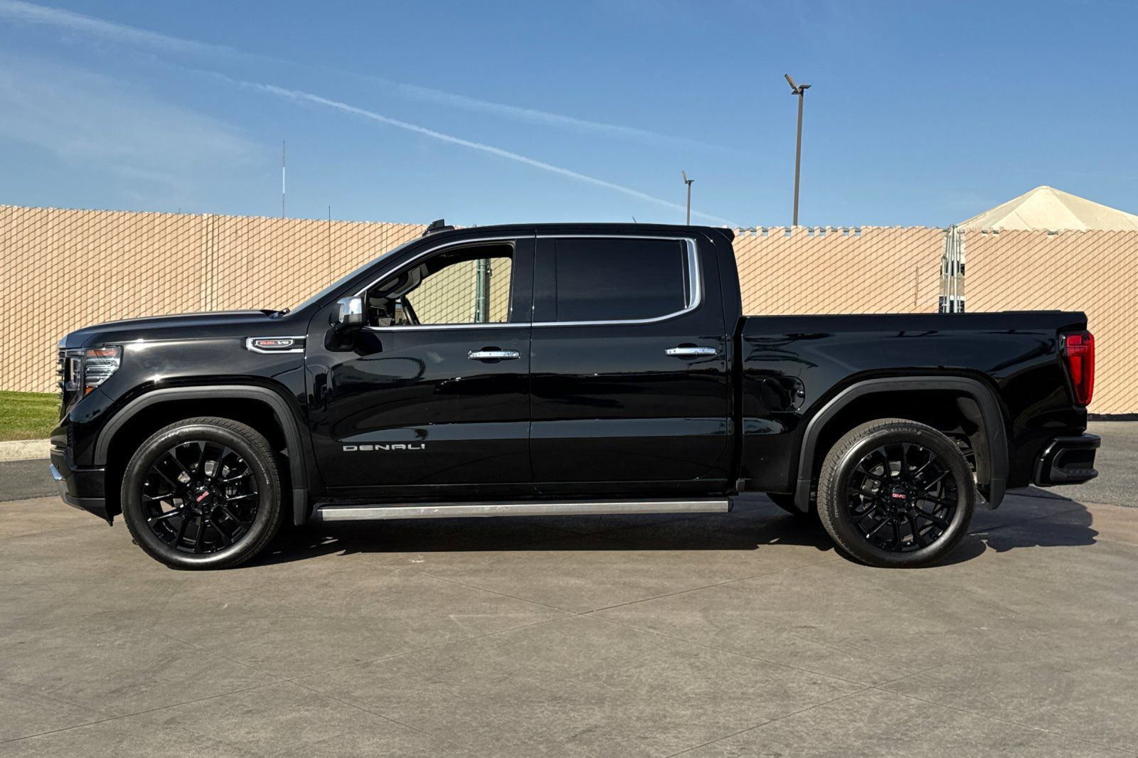 Certified 2023 GMC Sierra 1500 Denali w/ Denali Reserve Package AWD/4WD image 7