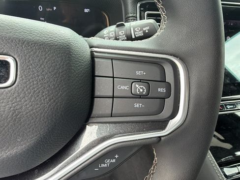 Certified 2024 Jeep Wagoneer L 4WD image 30