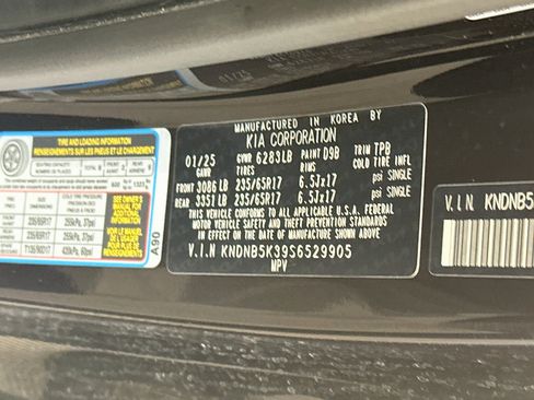 Used 2025 Kia Carnival FWD image 12