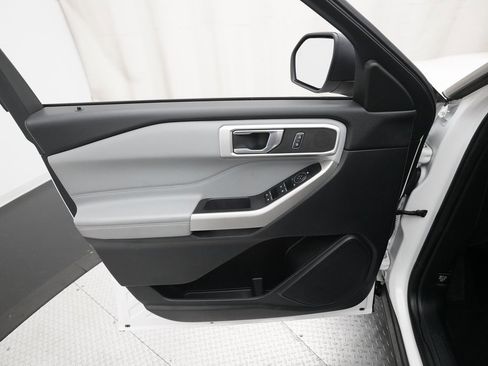 Used 2021 Ford Explorer XLT w/ XLT Sport Appearance Package image 28