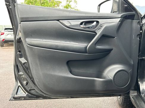 Used 2018 Nissan Rogue S AWD/4WD image 26