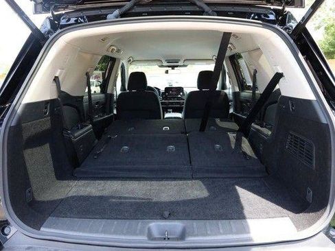 Used 2025 Nissan Pathfinder SV AWD/4WD image 9