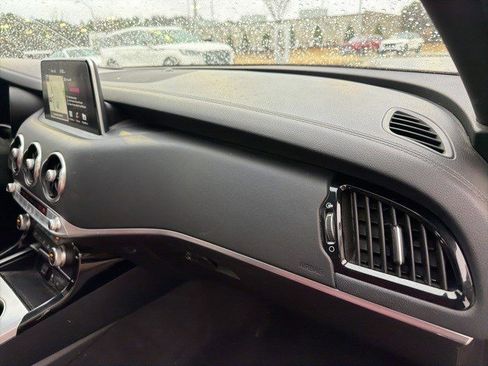 Used 2018 Kia Stinger GT2 image 26