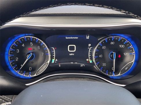 New 2026 Chrysler Pacifica Limited image 12