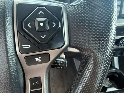 Used 2018 Toyota Tacoma SR5 RWD image 28