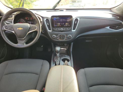 Used 2024 Chevrolet Malibu LT FWD image 9