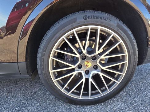 Used 2023 Porsche Cayenne image 12