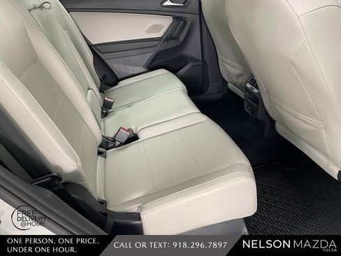 Used 2021 Volkswagen Tiguan SE w/ Panoramic Sunroof Package image 42