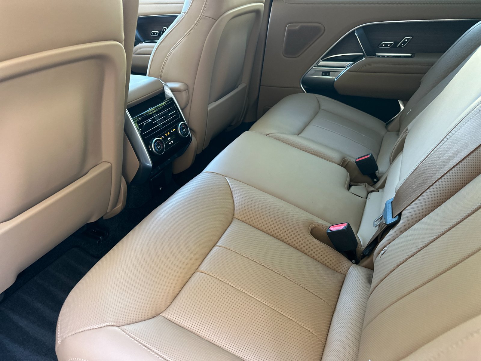 New 2026 Land Rover Range Rover Long Wheelbase SE AWD/4WD image 12