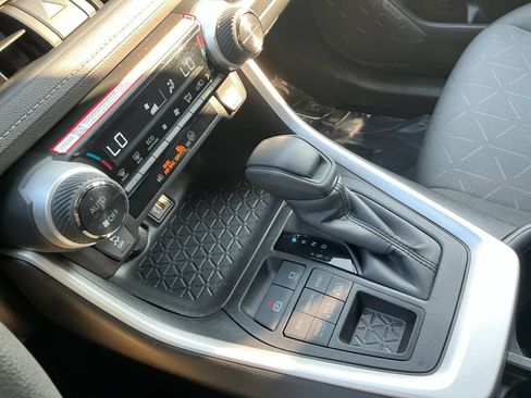 Used 2025 Toyota RAV4 XLE AWD/4WD image 28