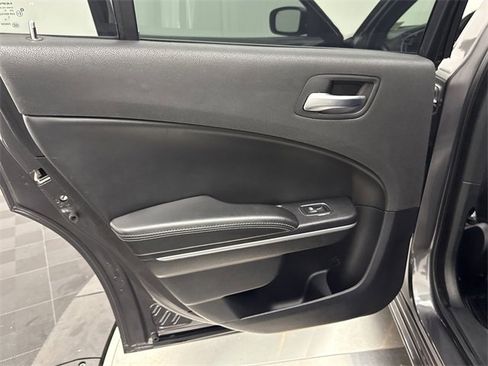 Used 2019 Dodge Charger SXT image 24