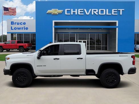 New 2026 Chevrolet Silverado 2500 ZR2 w/ ZR2 Bison Edition AWD/4WD image 2