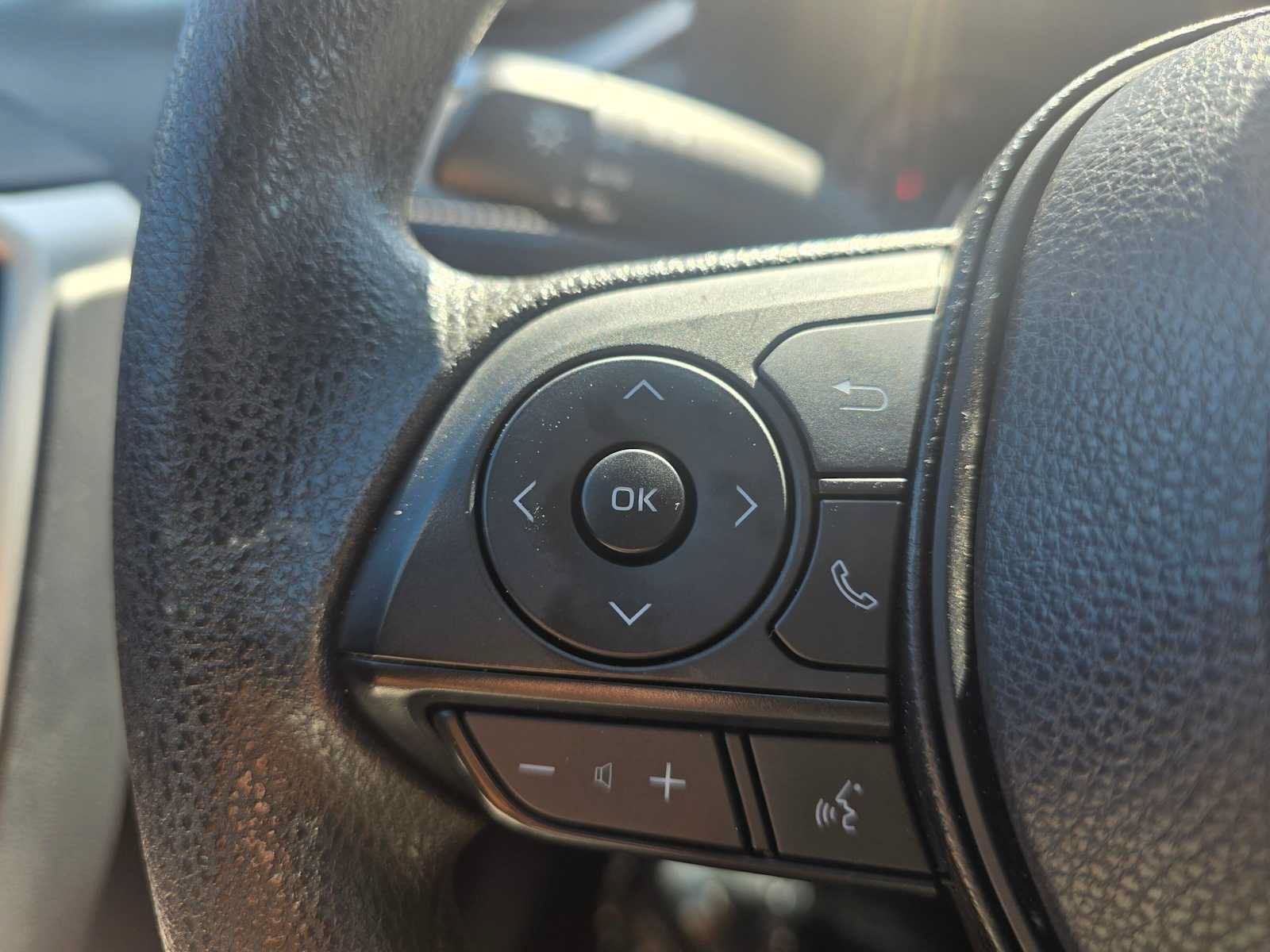 Used 2025 Toyota RAV4 XLE FWD image 32