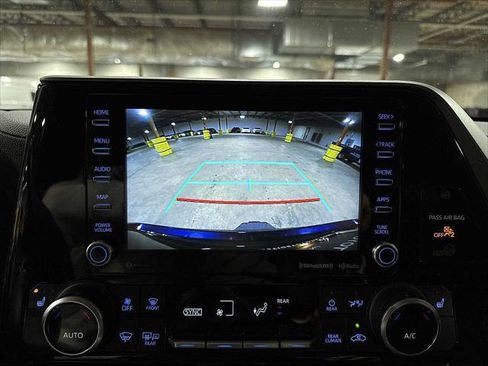 Used 2022 Toyota Highlander XLE image 26