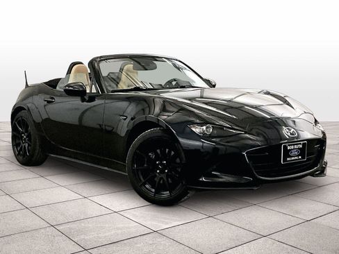 Used 2016 MAZDA MX-5 Miata Grand Touring RWD image 2
