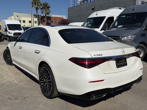 Used 2022 Mercedes-Benz S 580 4MATIC Sedan w/ AMG Line Package image 9