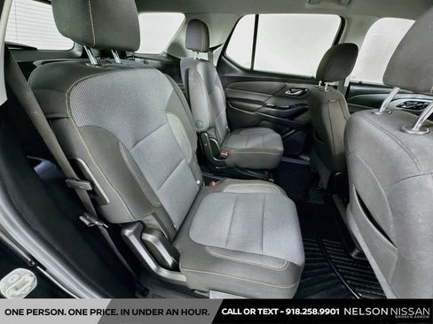 Used 2021 Chevrolet Traverse LT FWD image 27